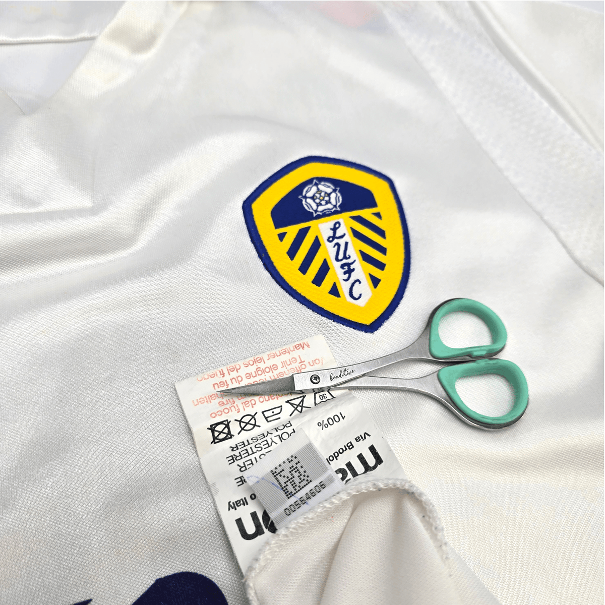 2011/12 Leeds United Home Football Shirt (L) Macron 23 Snodgrass - Football Finery - FF303197
