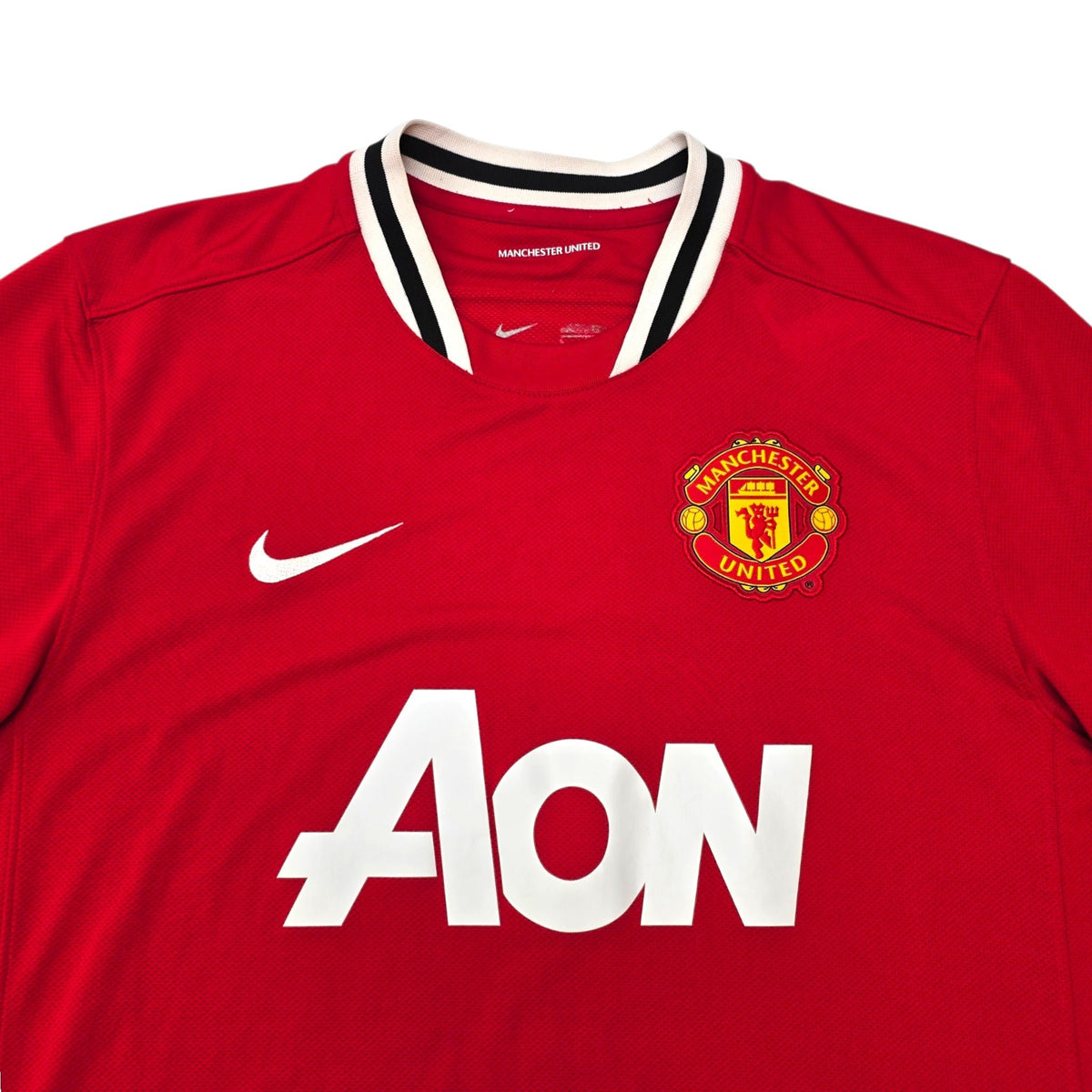 2011/12 Manchester United Home Football Shirt (L) Nike 18 Young - Football Finery - FF304682