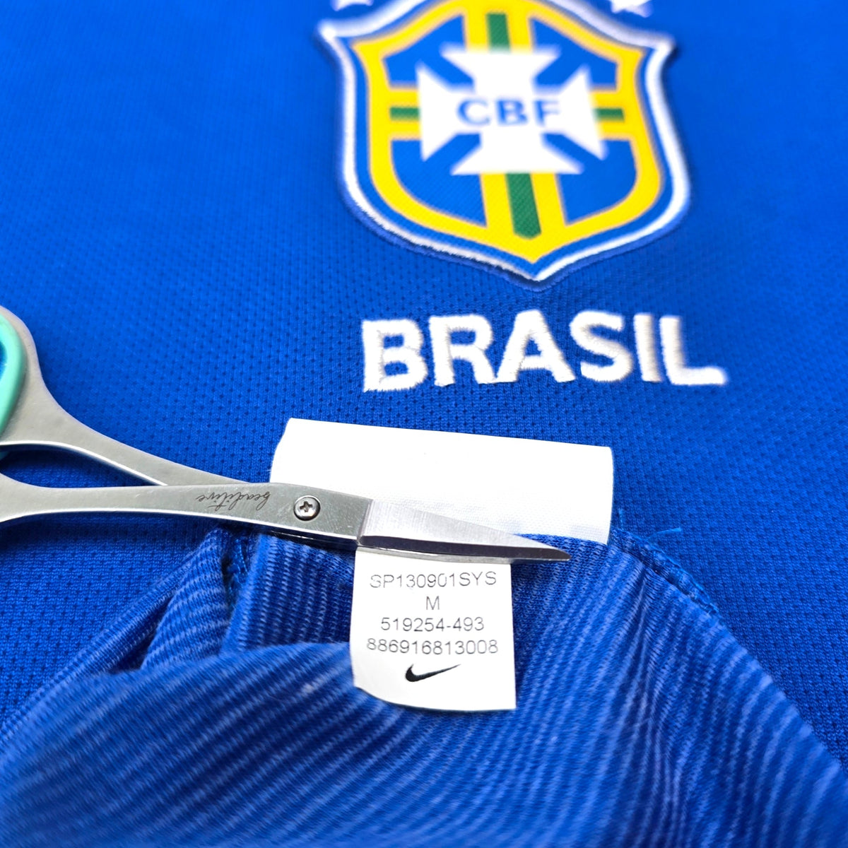 2013/14 Brazil Away Football Shirt (M) Nike 11 Neymar - Football Finery - FF305767