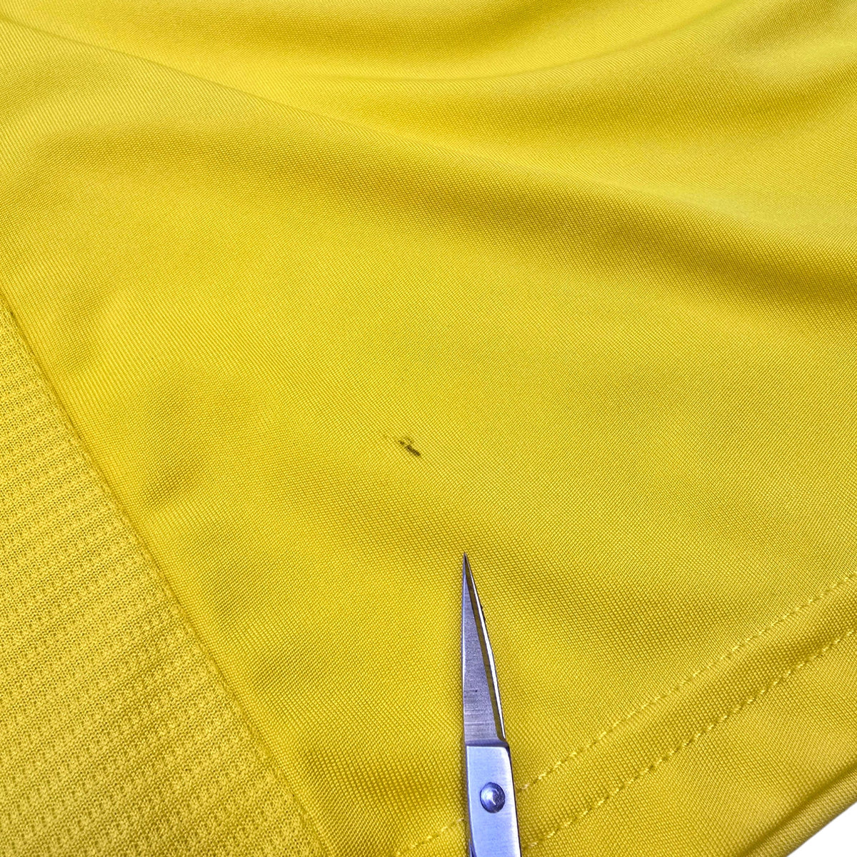 2014/15 Liverpool Football Shorts (S) Warrior | Away - Football Finery - SS10011