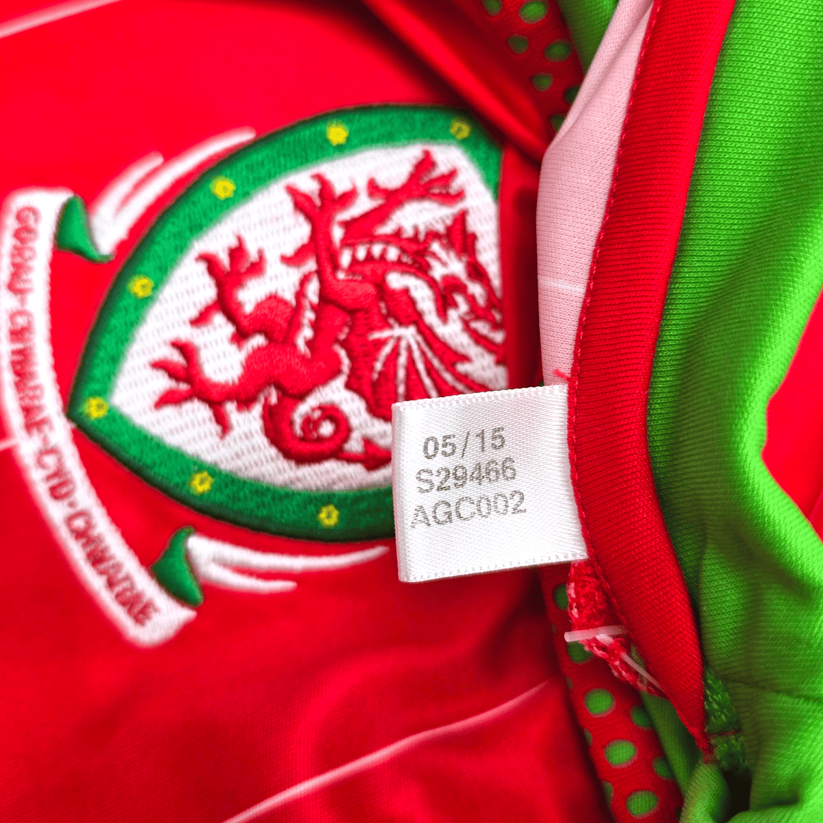 2014/15 Wales Home Football Shirt (L) Adidas - Football Finery - FF303396