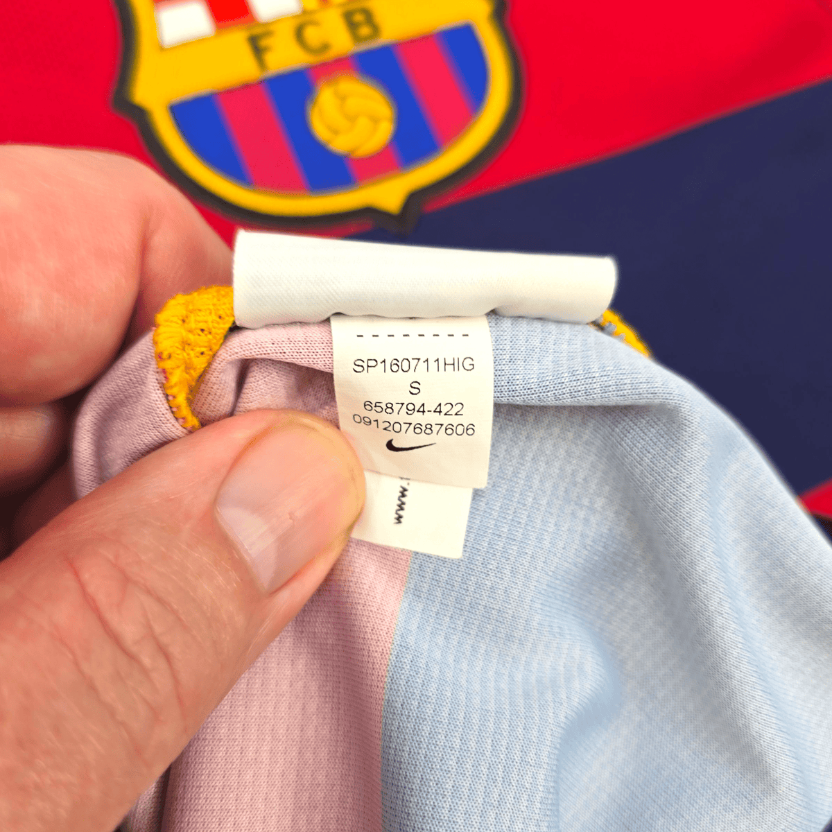 2015/16 Barcelona Home Football Shirt (S) Nike 11 Neymar Jr - Football Finery - FF302661