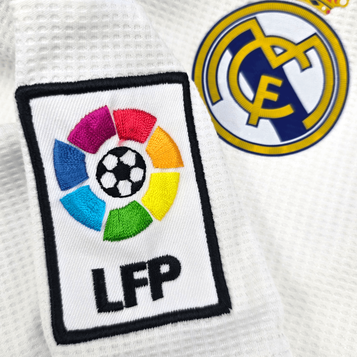 2015/16 Real Madrid Home Football Shirt (L) Adidas 7 Ronaldo - Football Finery - FF302416