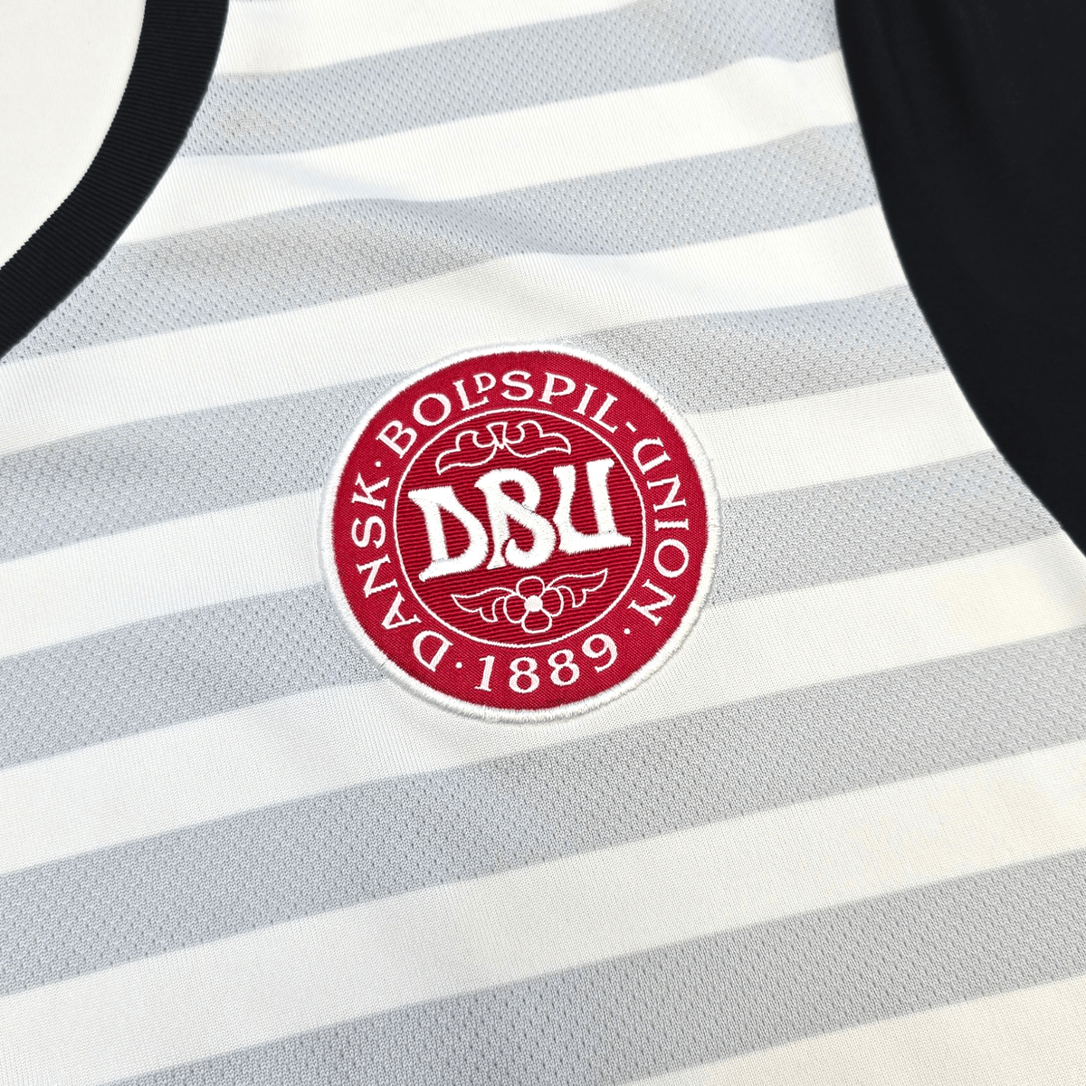 2016/17 Denmark Away Football Shirt (L) Adidas - Football Finery - FF303939