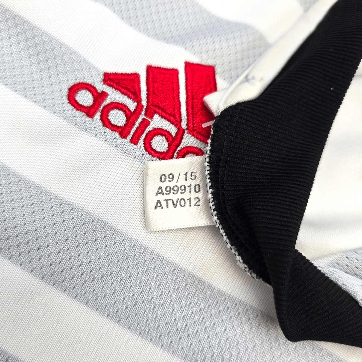 2016/17 Denmark Away Football Shirt (L) Adidas - Football Finery - FF303939