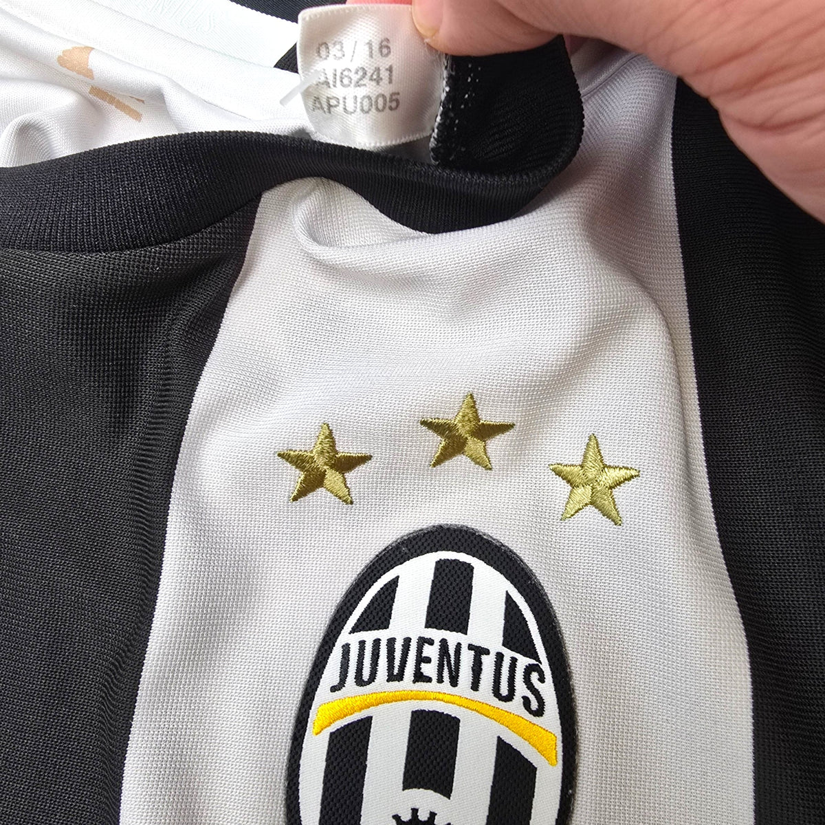 2016/17 Juventus Home Football Shirt (S) Adidas 9 Higuain - Football Finery - FF306667