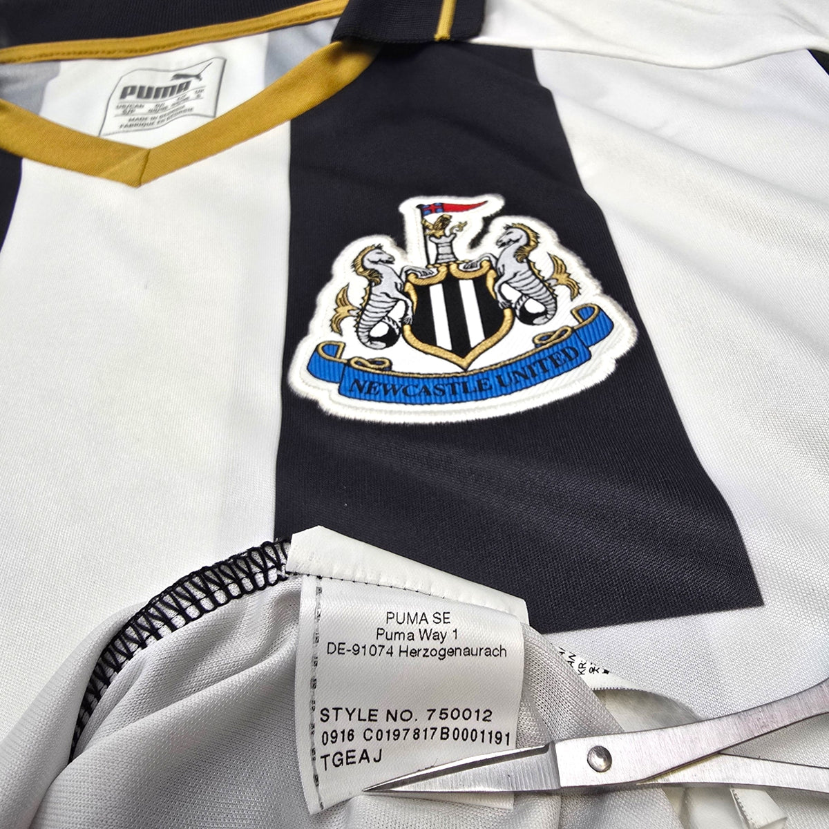 2016/17 Newcastle United Home Football Shirt (S) Puma - Football Finery - FF306087