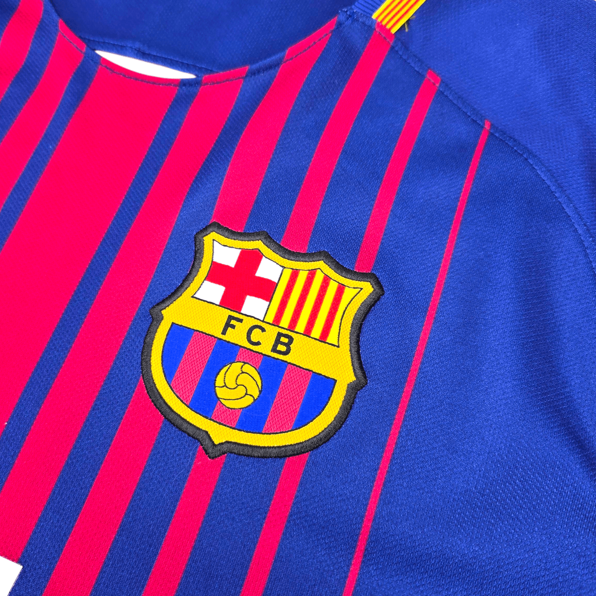 2017/18 Barcelona Home Football Shirt (M) Nike 8 Iniesta - Football Finery - FF302357