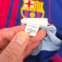 2017/18 Barcelona Home Football Shirt (M) Nike 8 Iniesta - Football Finery - FF302357