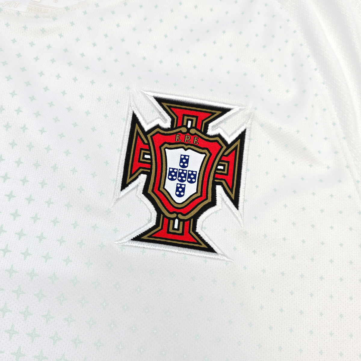 2018/19 Portugal Away Football Shirt (L) Nike 7 Ronaldo - Football Finery - FF302687