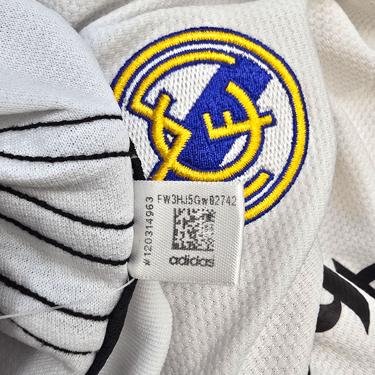 2018/19 Real Madrid Home Football Shirt (L) Adidas 9 Benzema - Football Finery - FF301124
