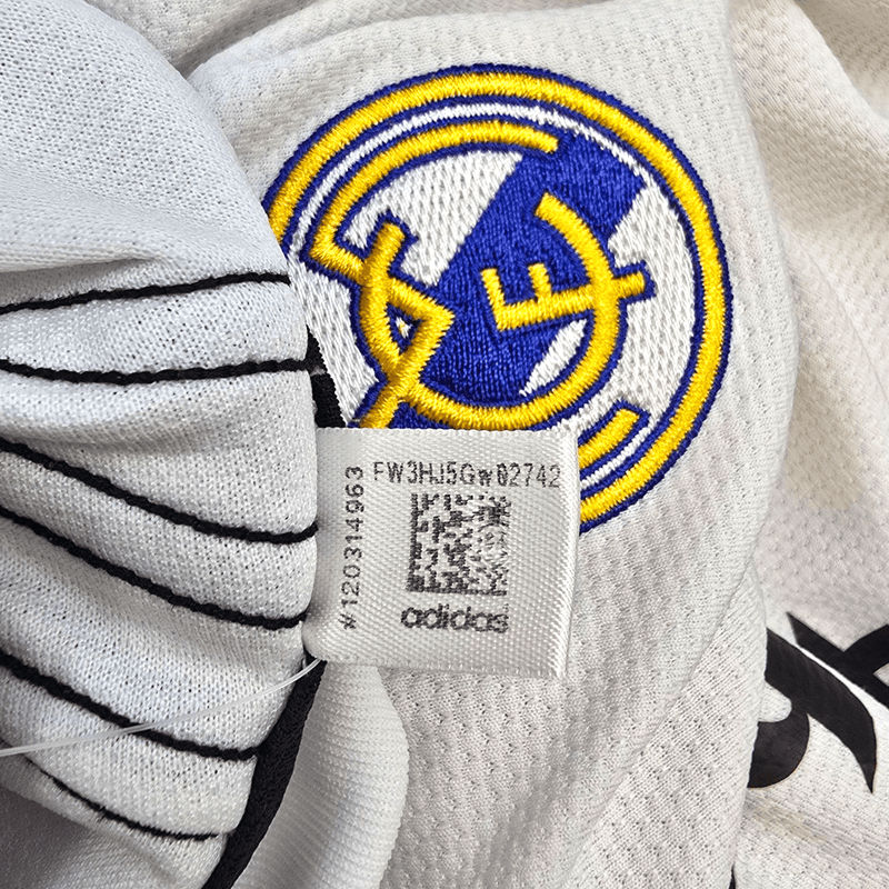 2018/19 Real Madrid Home Football Shirt (L) Adidas 9 Benzema - Football Finery - FF301124