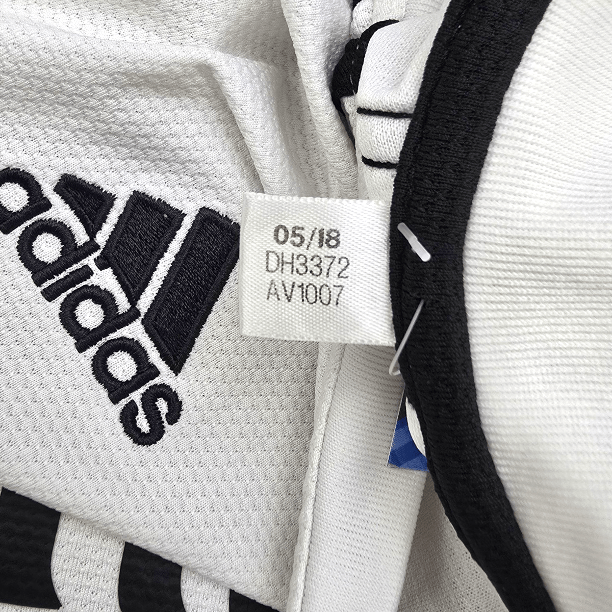 2018/19 Real Madrid Home Football Shirt (L) Adidas 9 Benzema - Football Finery - FF301124