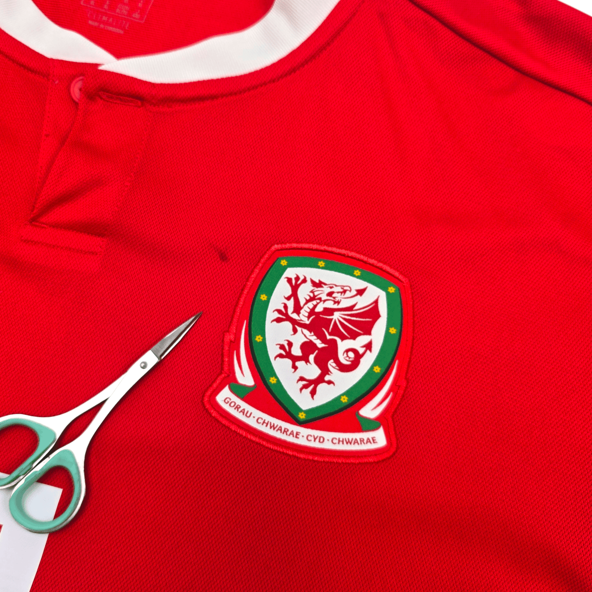 2018/19 Wales Home Football Shirt (XL) Adidas 11 Bale - Football Finery - FF303395
