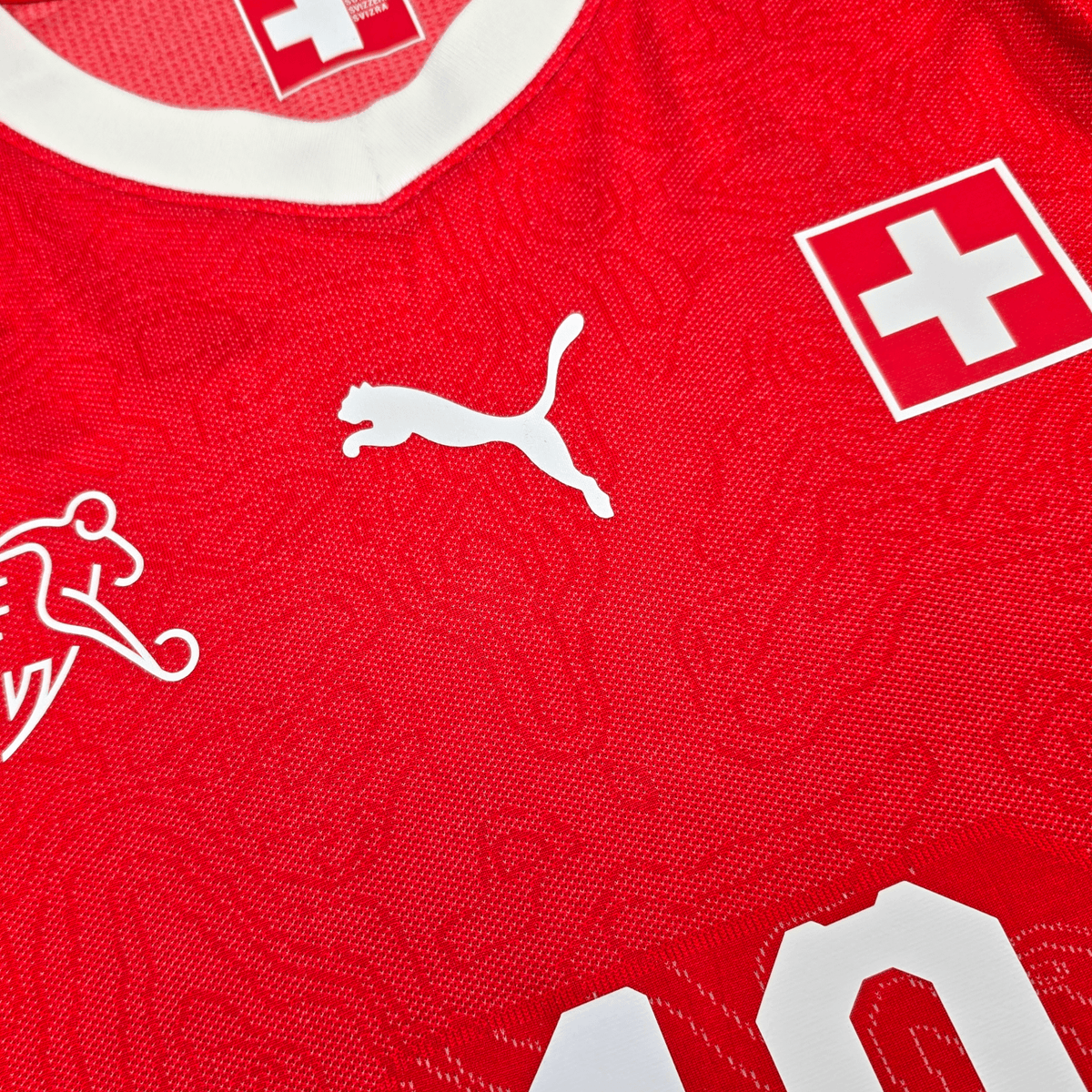 2018/20 Switzerland Home Football Shirt (XL) Puma 10 Xhaka (Player Version) - Football Finery - FF301472