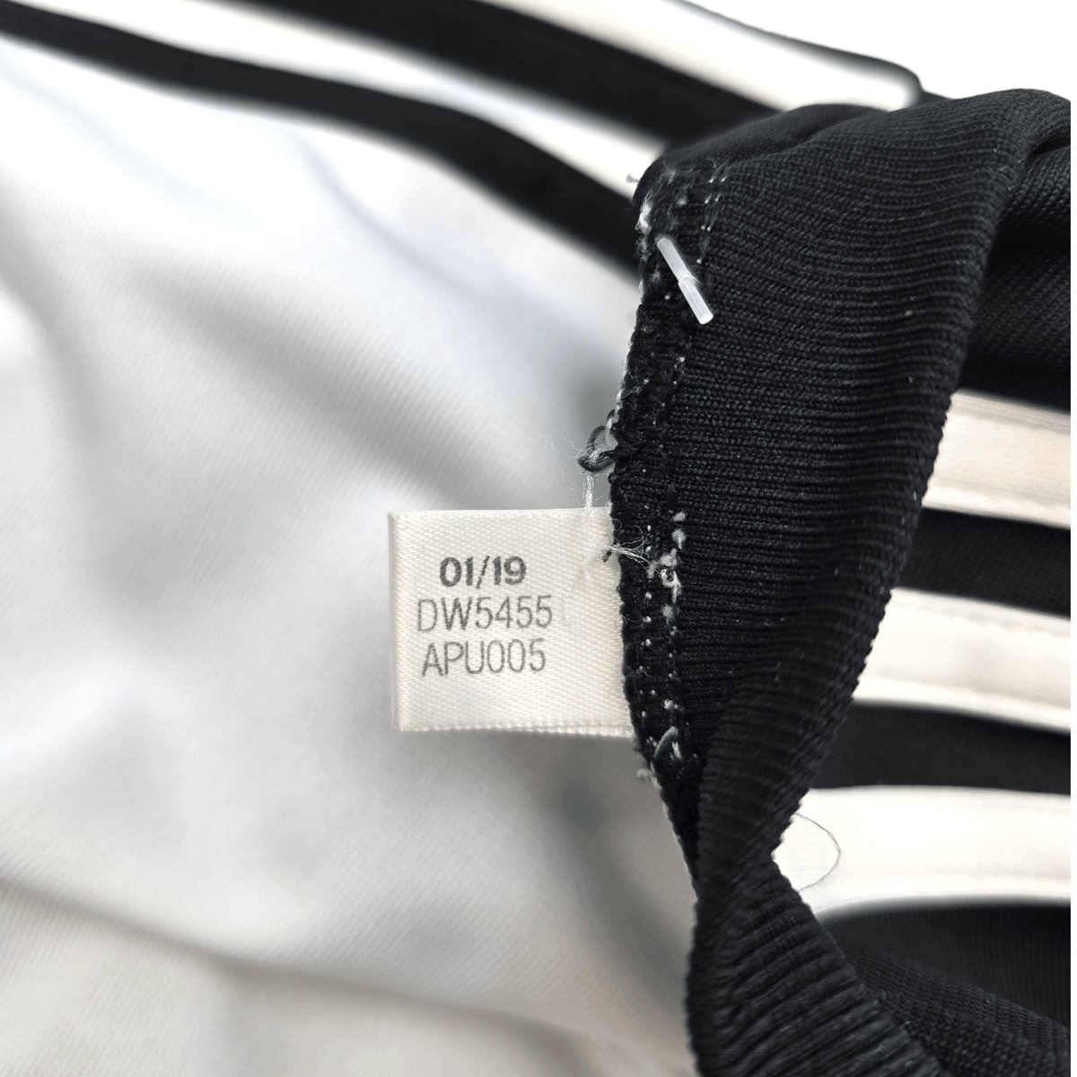 2019/20 Juventus Home Football Shirt (M) Adidas 7 Ronaldo - Football Finery - FF300946
