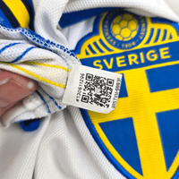 2022/23 Sweden Away Football Shirt (L) Adidas 9 Isak - Football Finery - FF302505