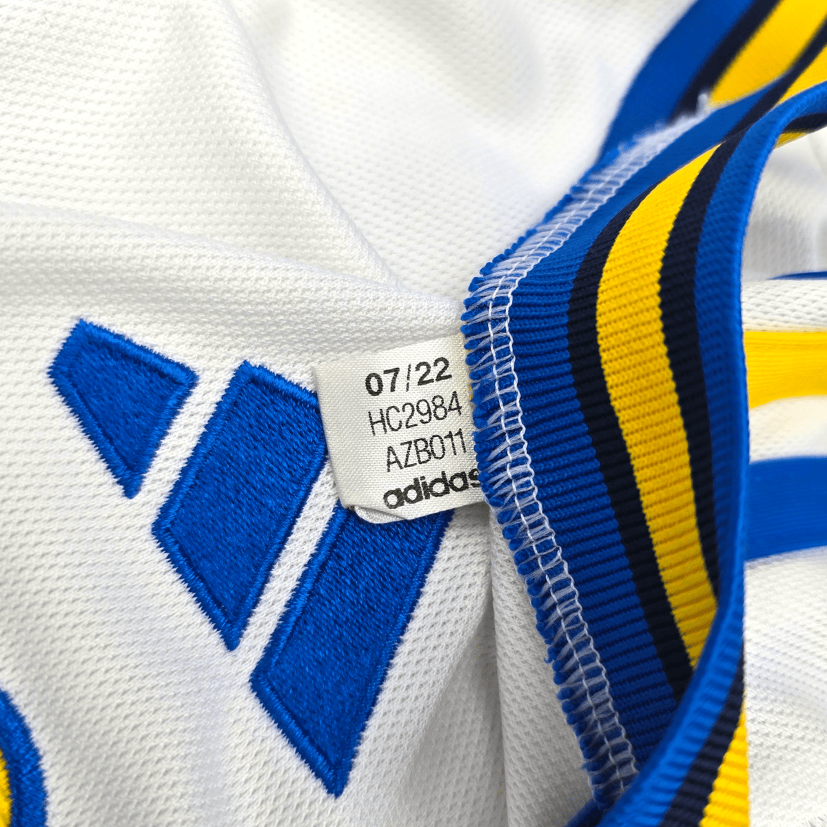 2022/23 Sweden Away Football Shirt (L) Adidas 9 Isak - Football Finery - FF302505