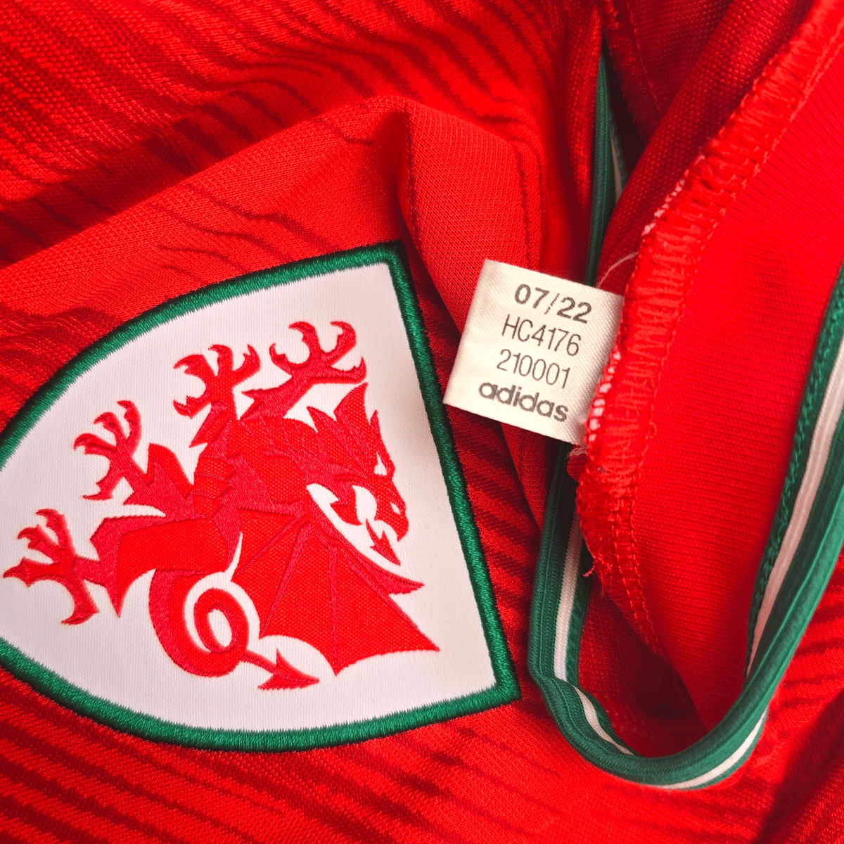 2022/23 Wales Home Football Shirt (XL) Adidas - Football Finery - FF303397