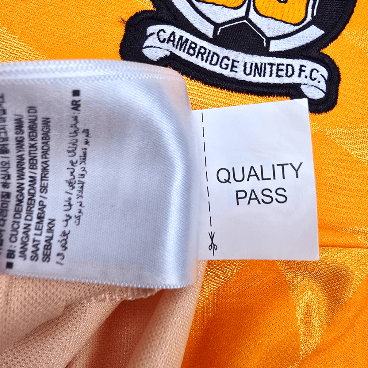 2024/25 Cambridge United Home Football Shirt (M) Umbro - Football Finery - FF304252