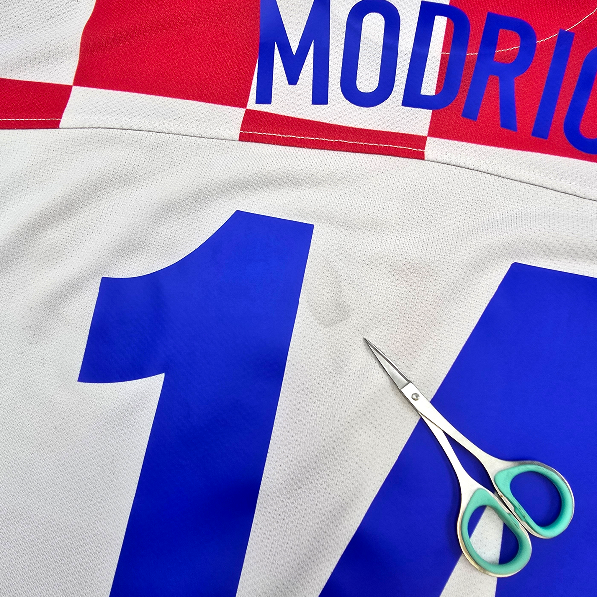 2008/10 Croatia Home Football Shirt (M) Nike #14 Modric