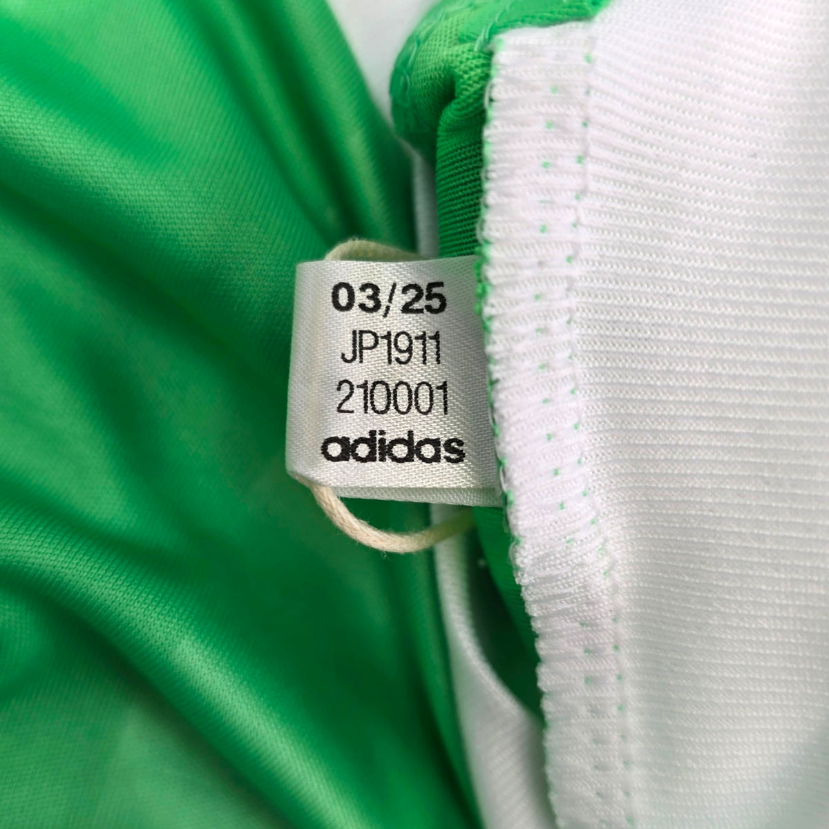 2025/26 Arsenal Goal Keeper Football Shirt (XL) Adidas (BNWTs)