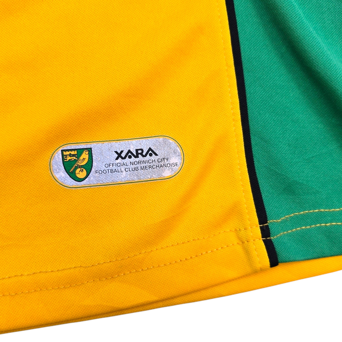 2006/08 Norwich City Home Football Shirt (XL) Xara #6 Huckerby