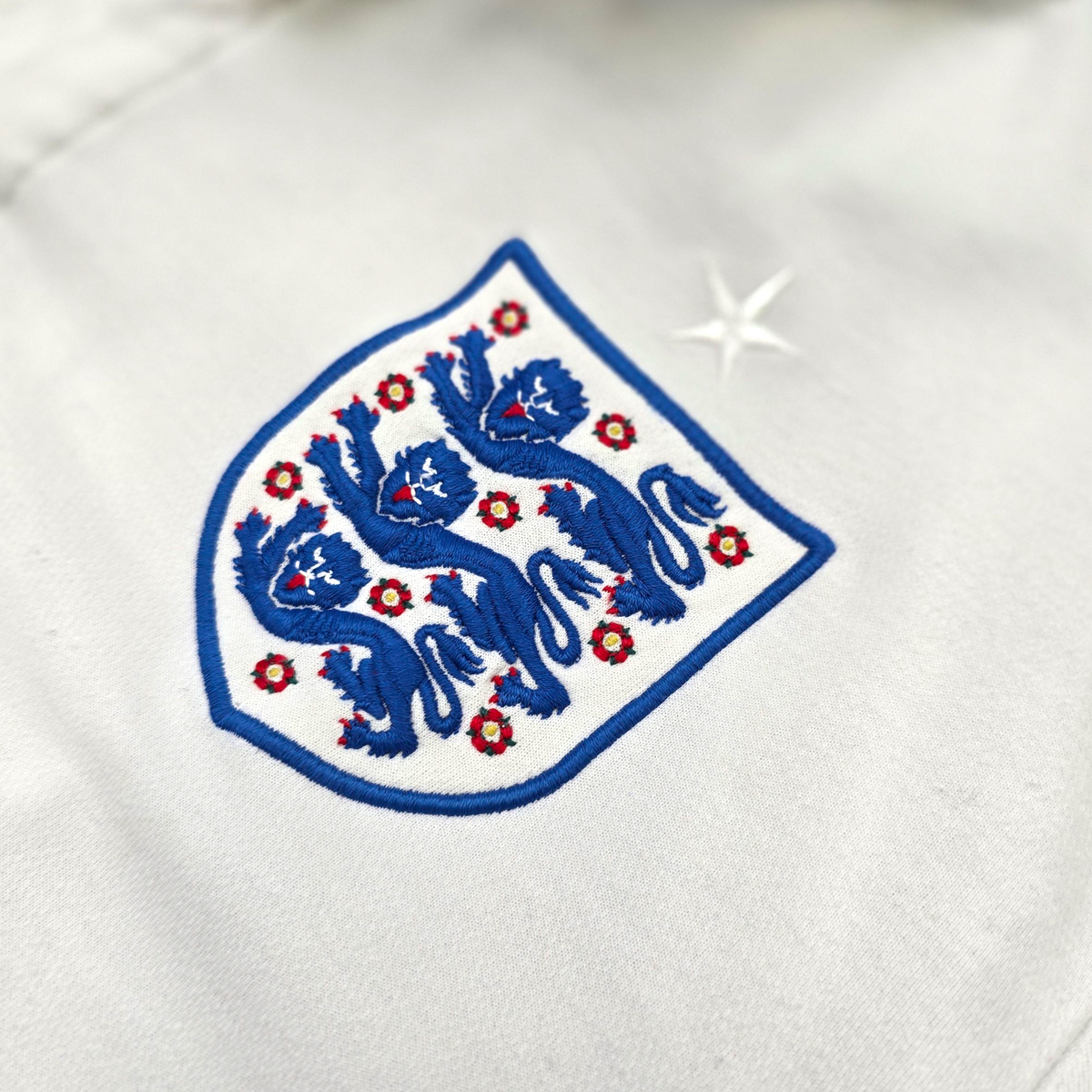2010/11 England Home Football Shirt (L) Umbro #20 King