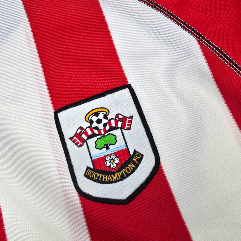 2003/05 Southampton Home Football Shirt (M) Saints #9 Beattie