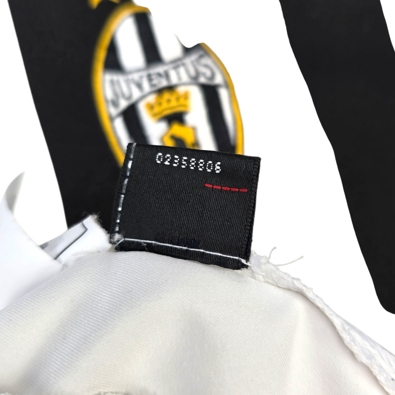 2003/04 Juventus Home Football Shirt (L) Nike #17 Trezeguet