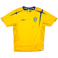 2005/06 Sweden Home Football Shirt (L) Umbro