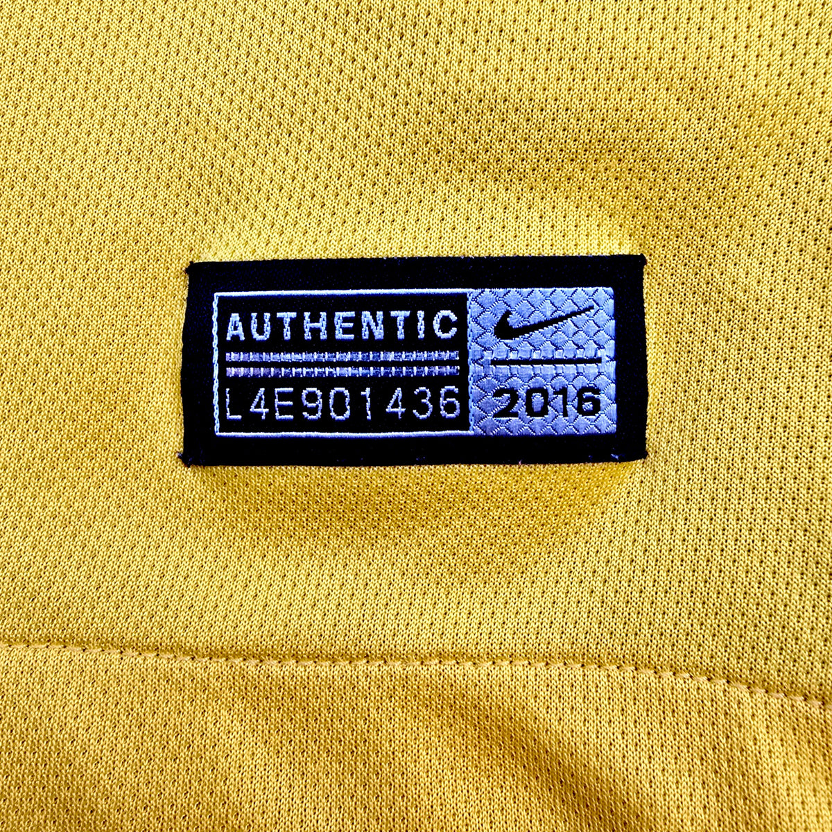 2016/17 Brazil Home Football Shirt (M) Nike #11 P. Coutinho