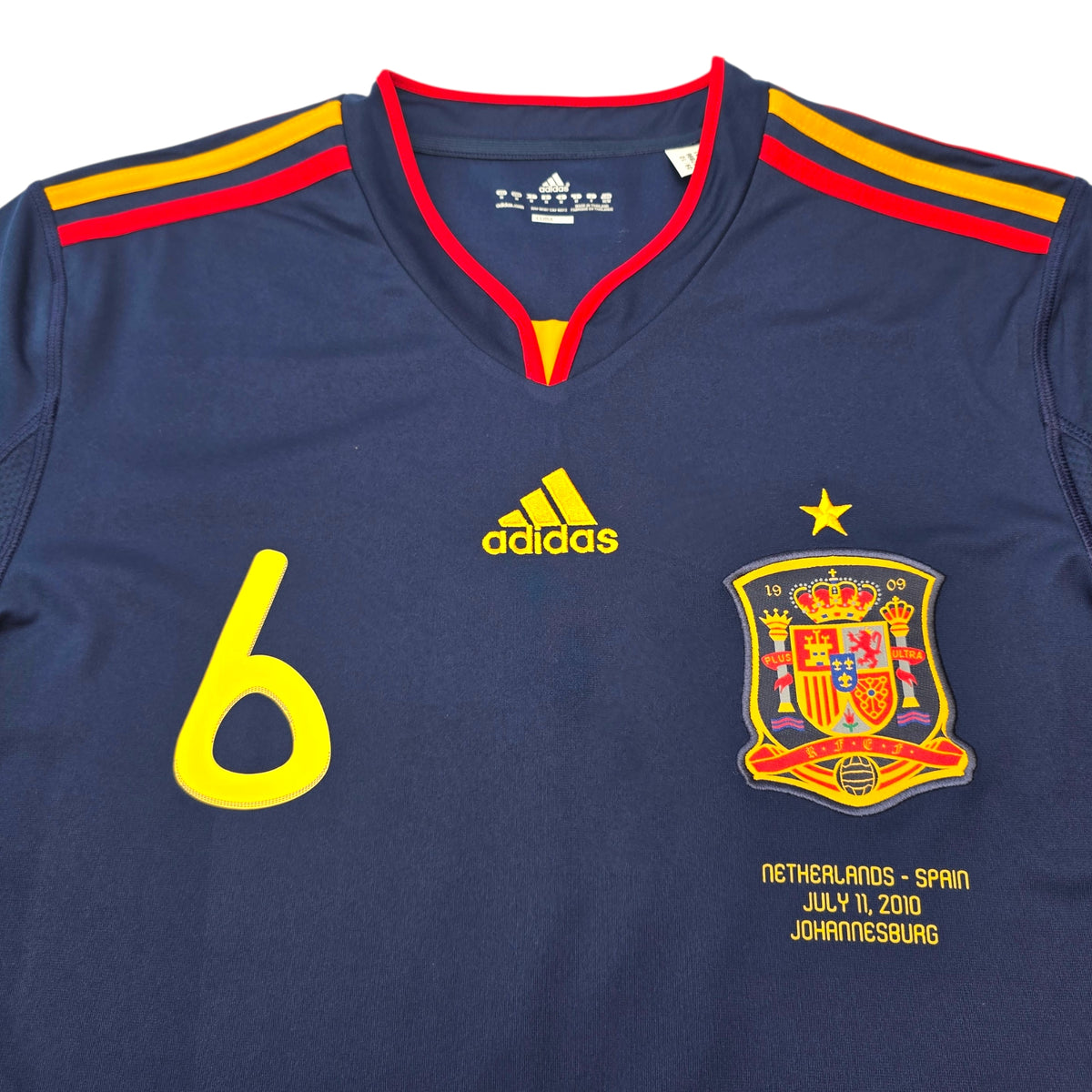 2010/11 Spain Away Football Shirt (M) Adidas #8 A. Iniesta