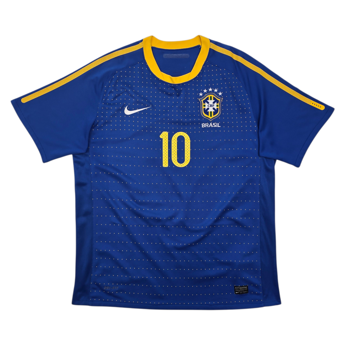 2010/11 Brazil Away Football Shirt (L) Nike #10 Kaka