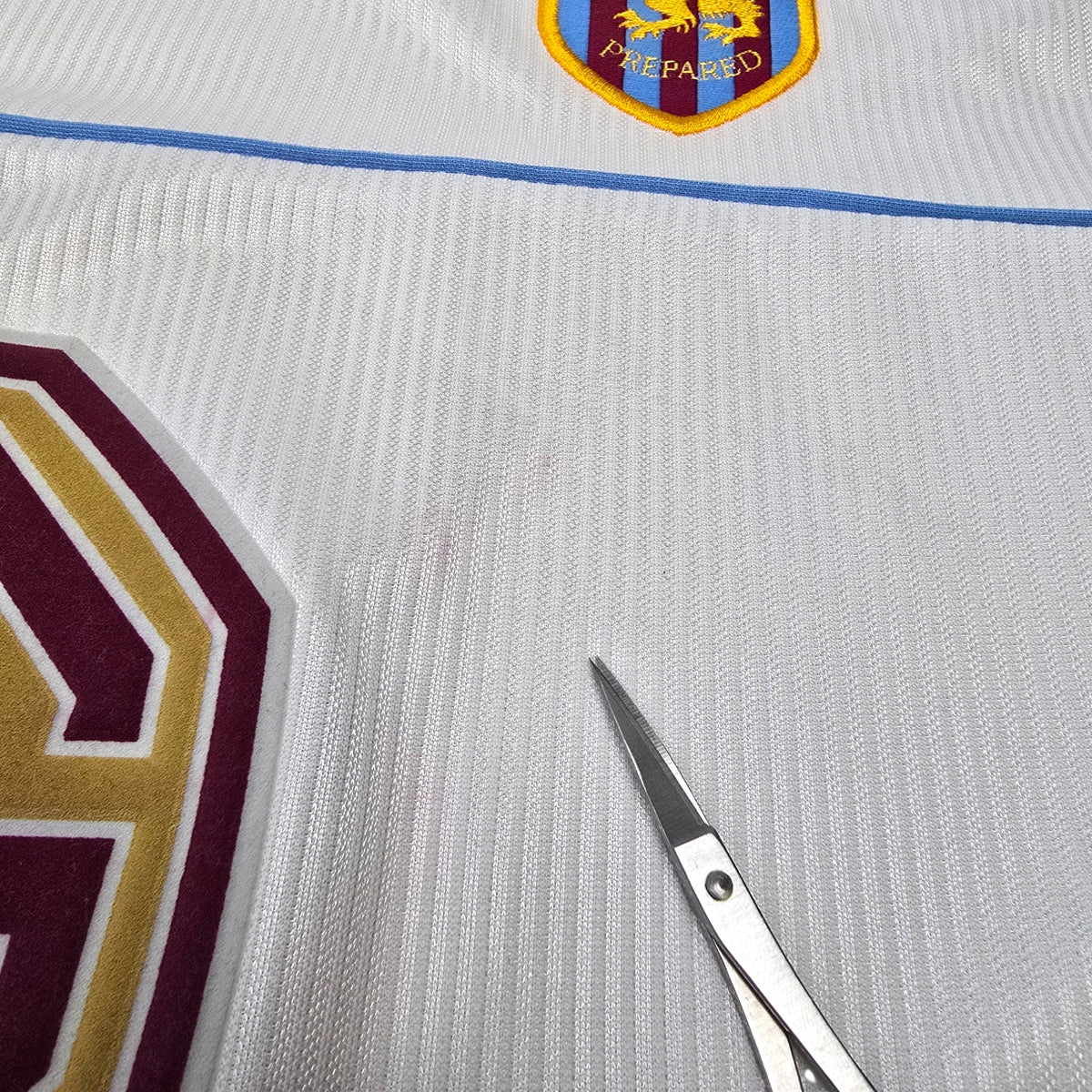 2002/03 Aston Villa Away Football Shirt (M) Diadora #17 Hendrie
