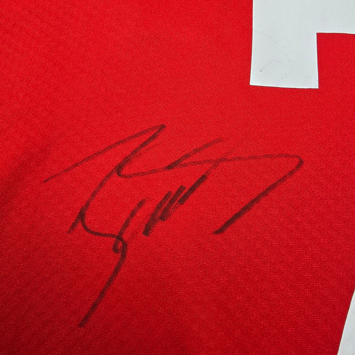 2010/12 Switzerland Home Football Shirt (2XL) Puma #7 Barnetta (Signed)