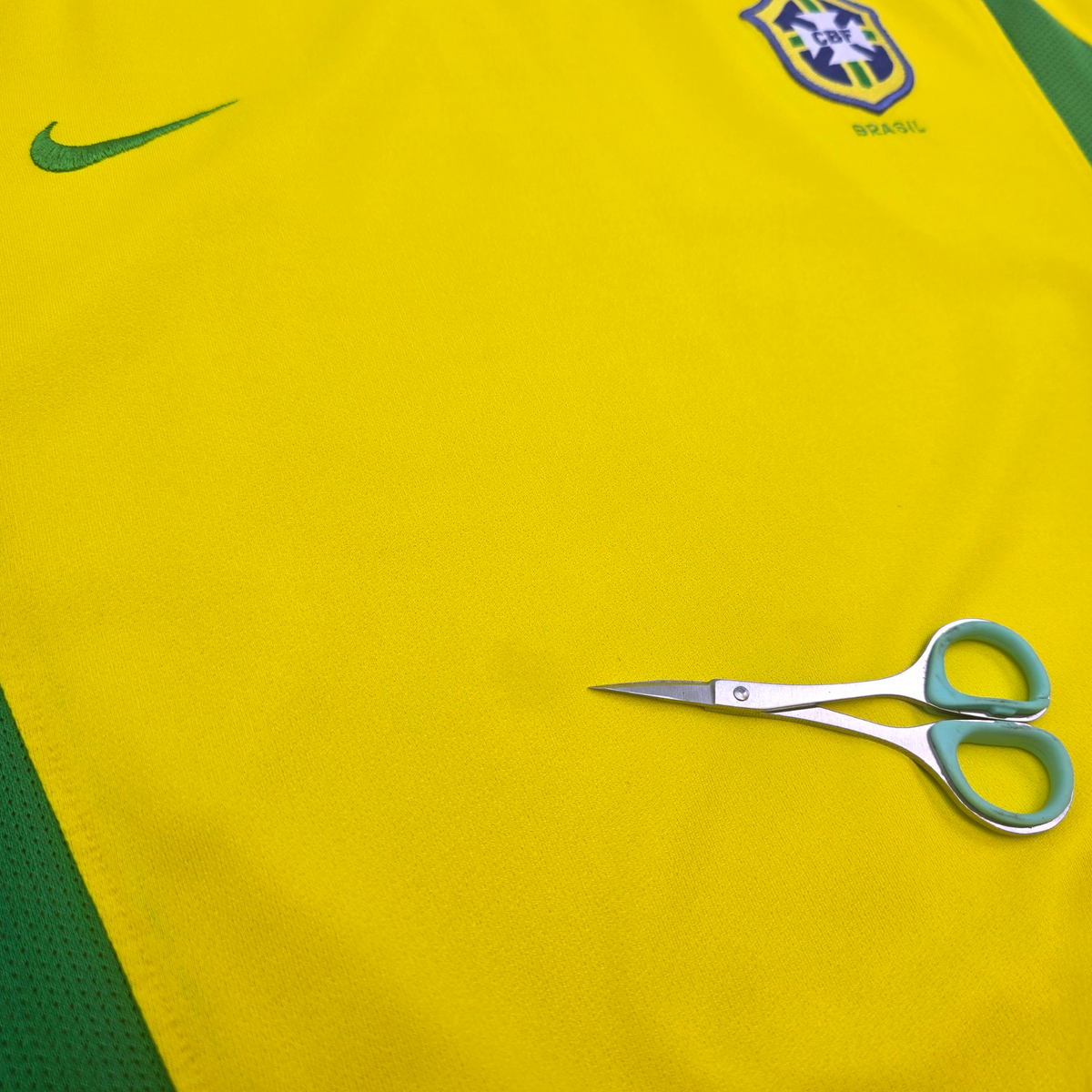 2002/04 Brazil Home Football Shirt (L) Nike