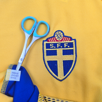 2002/03 Sweden Home Football Shirt (L) Adidas