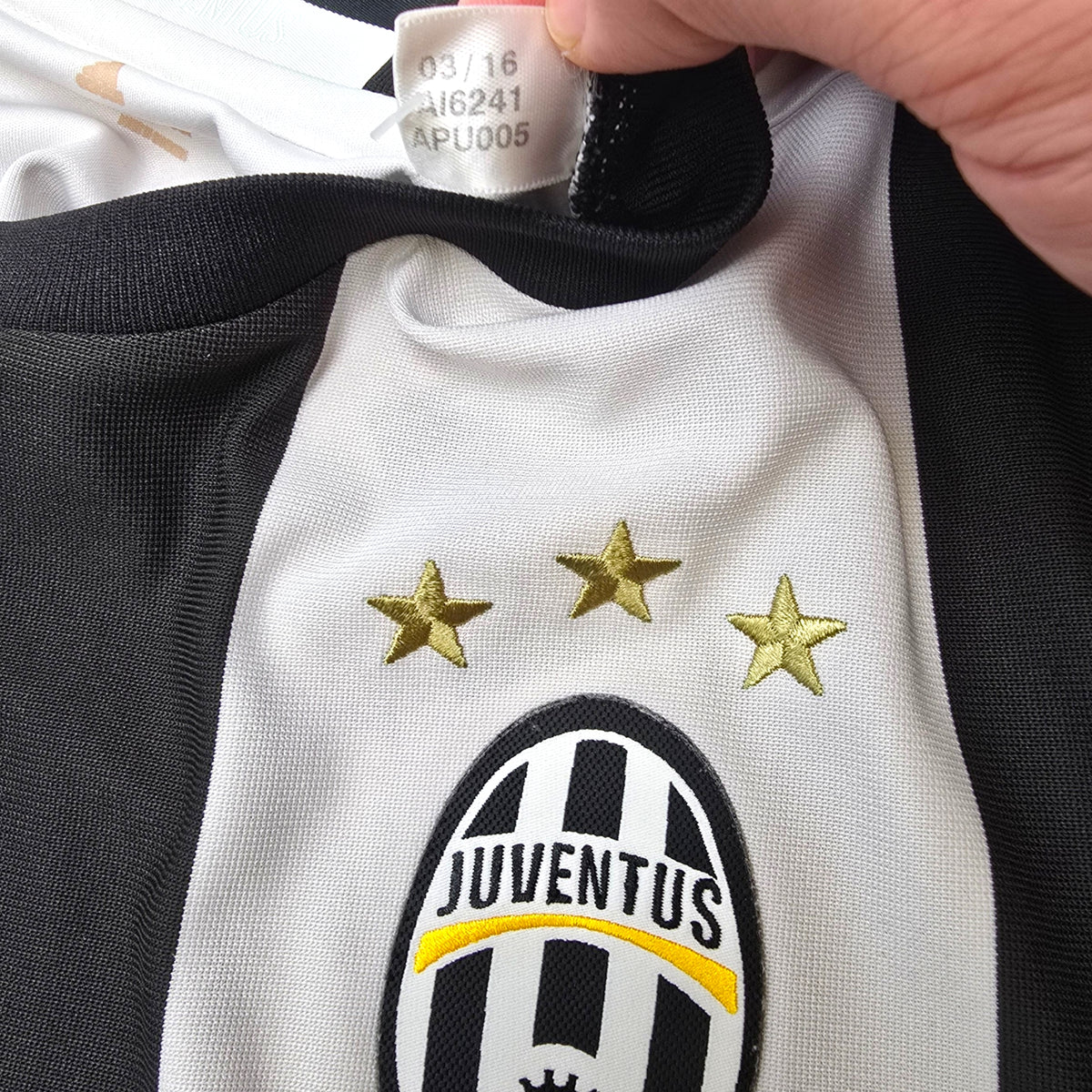 2016/17 Juventus Home Football Shirt (S) Adidas #9 Higuain