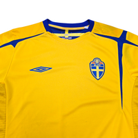 2005/06 Sweden Home Football Shirt (L) Umbro