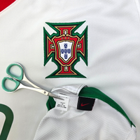 2008/10 Portugal Away Football Shirt (XL) Nike #7 Ronaldo