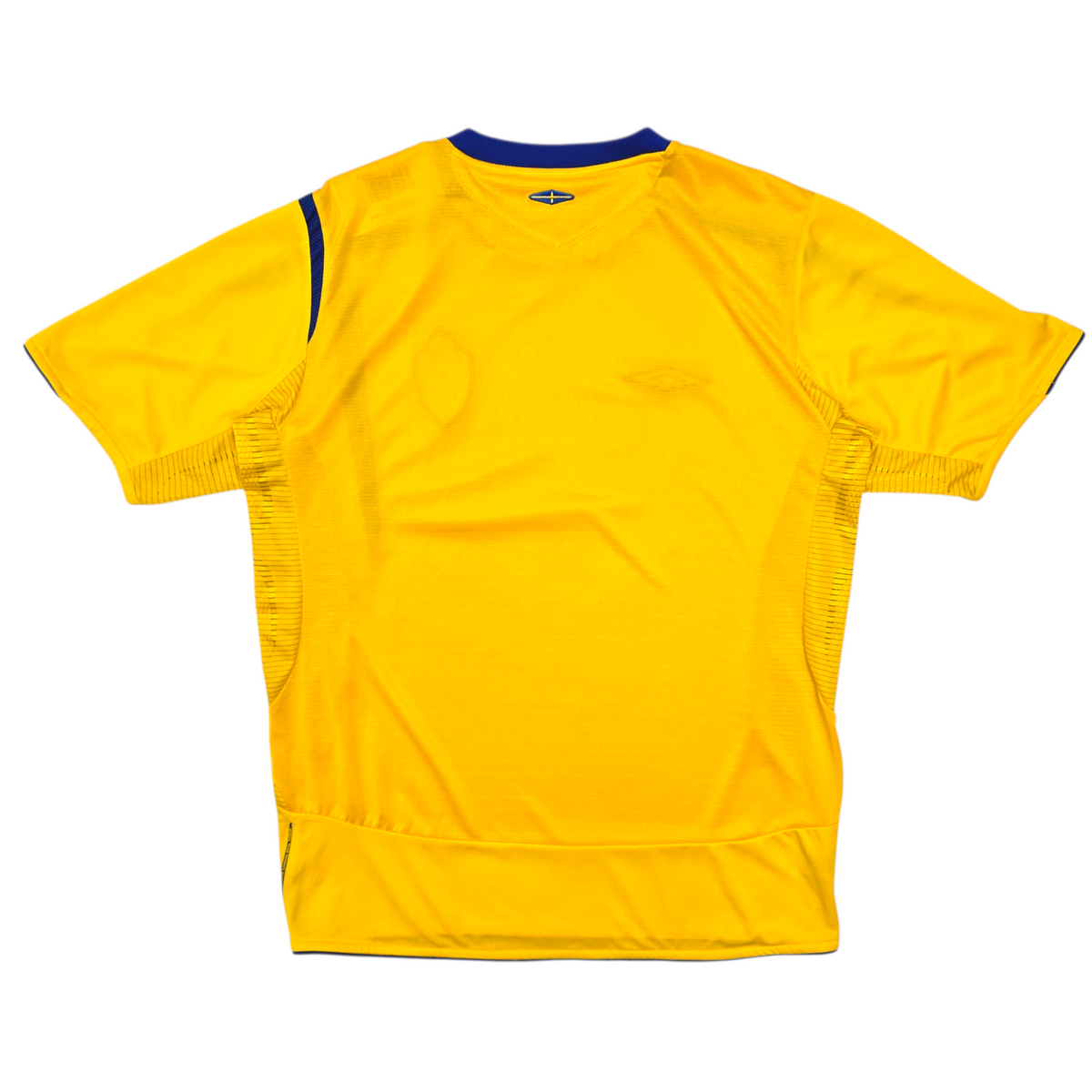 2005/06 Sweden Home Football Shirt (L) Umbro