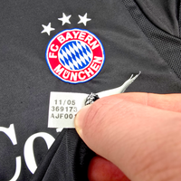 2004/05 Bayern Munich European Football Shirt (L) Adidas #3 Lucio
