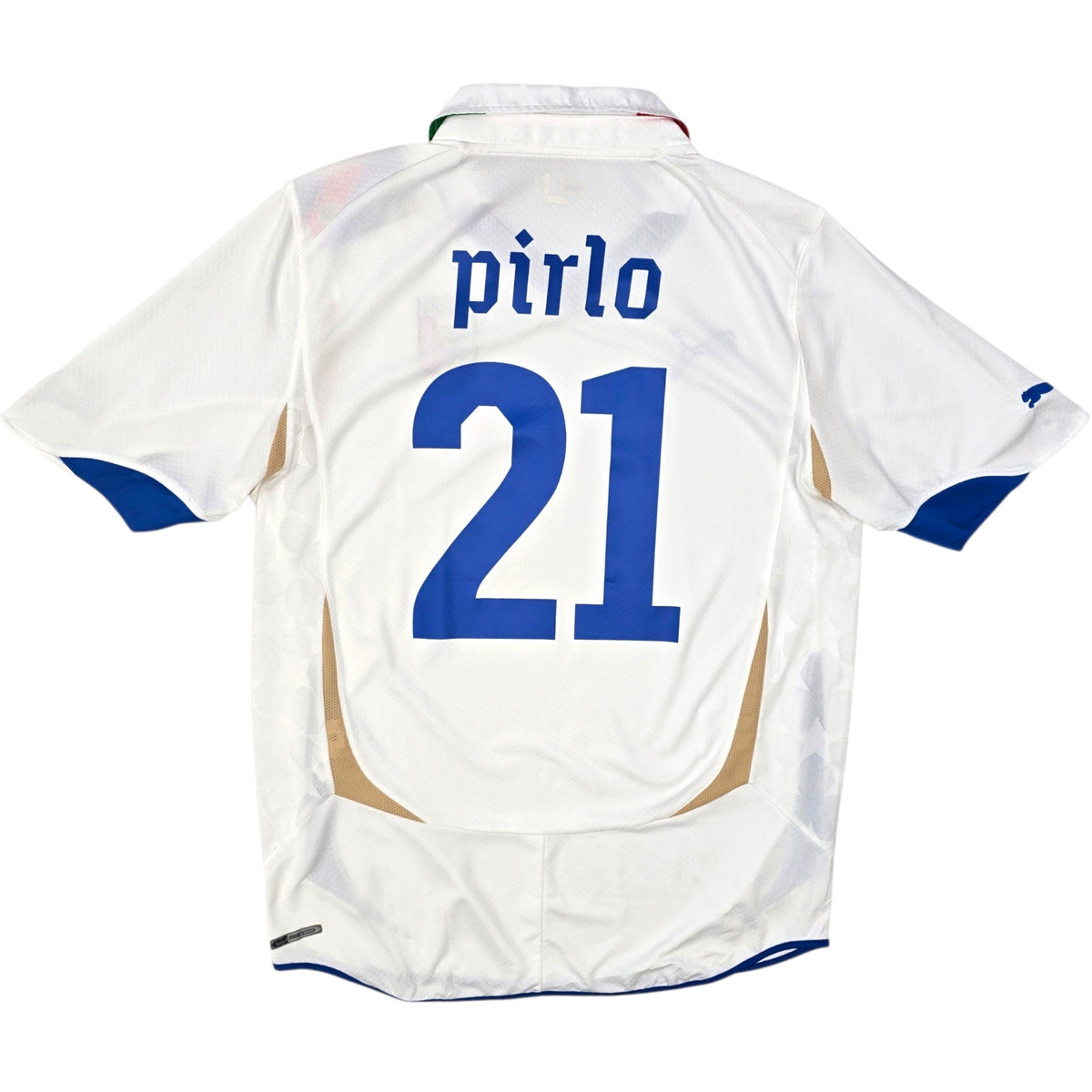 2010/12 Italy Away Football Shirt (L) Puma #21 Pirlo